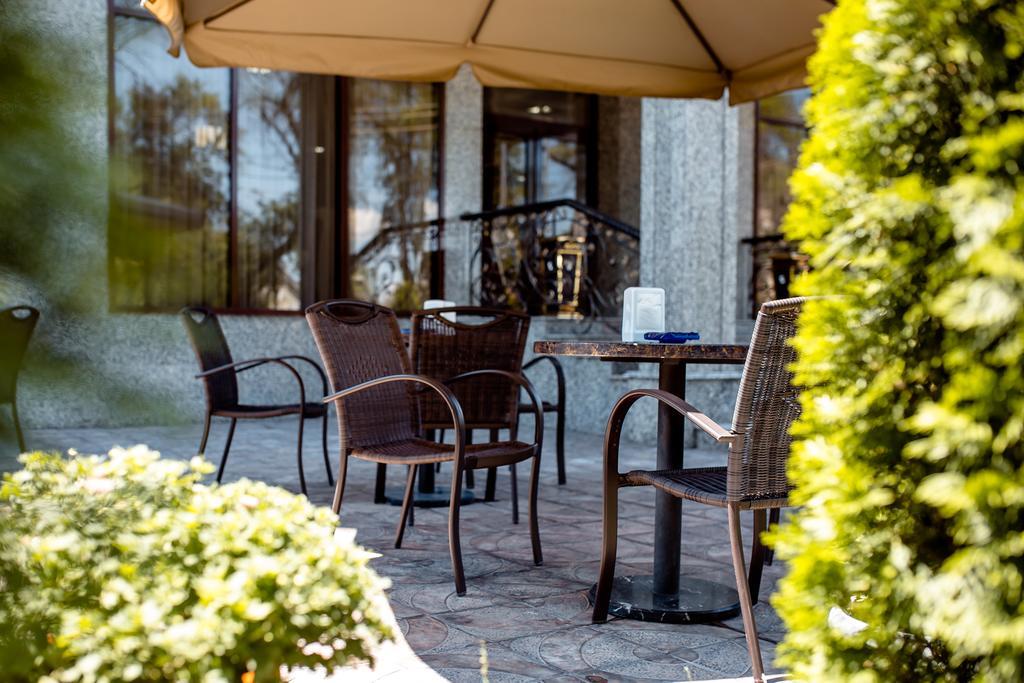 Discovery Hotel Bișkek Exterior foto