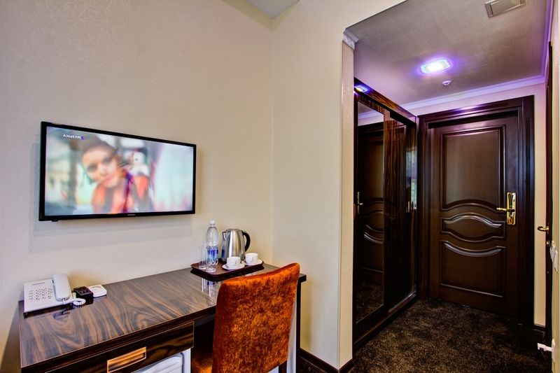 Discovery Hotel Bișkek Exterior foto