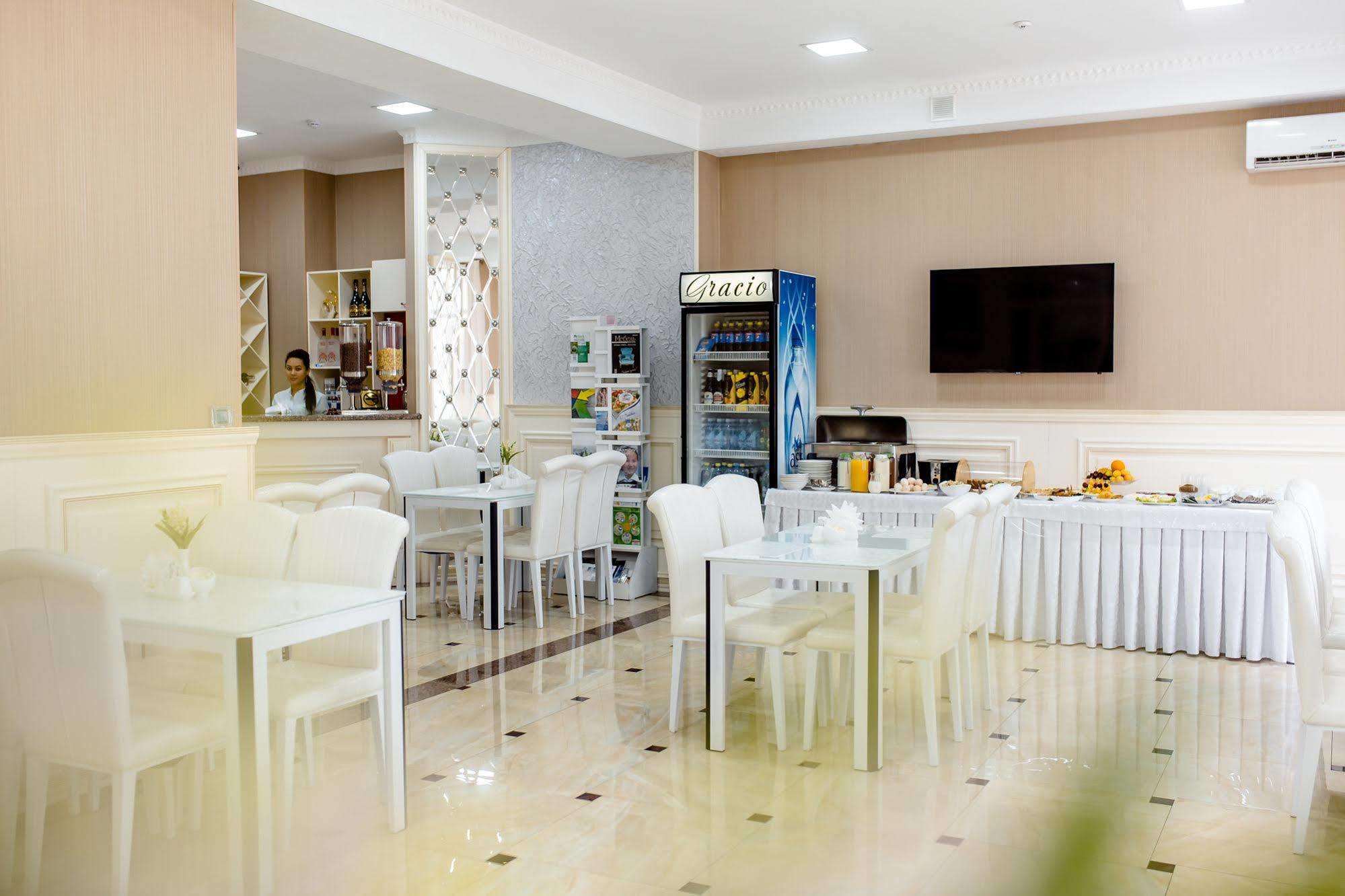 Discovery Hotel Bișkek Exterior foto