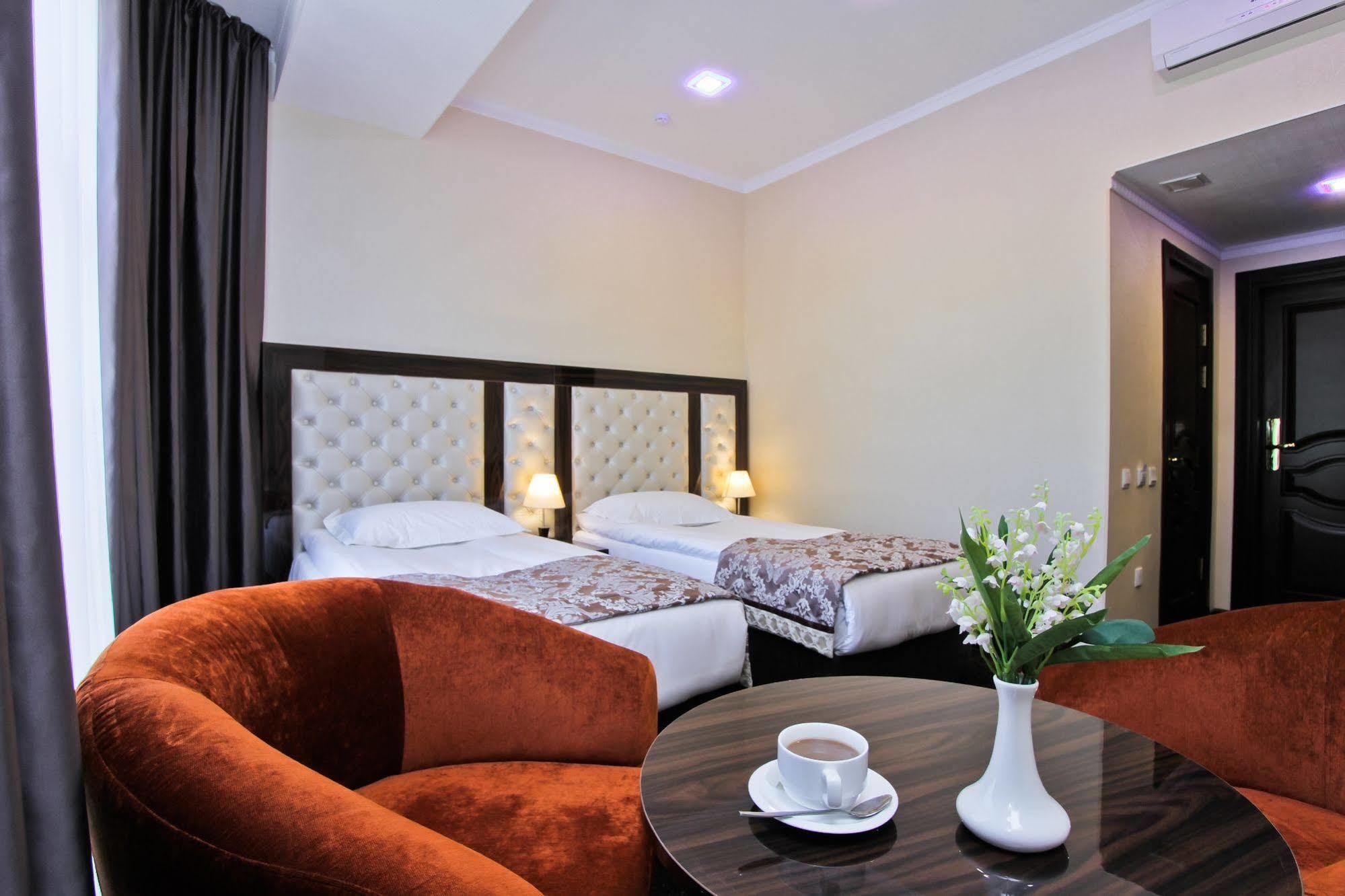 Discovery Hotel Bișkek Exterior foto