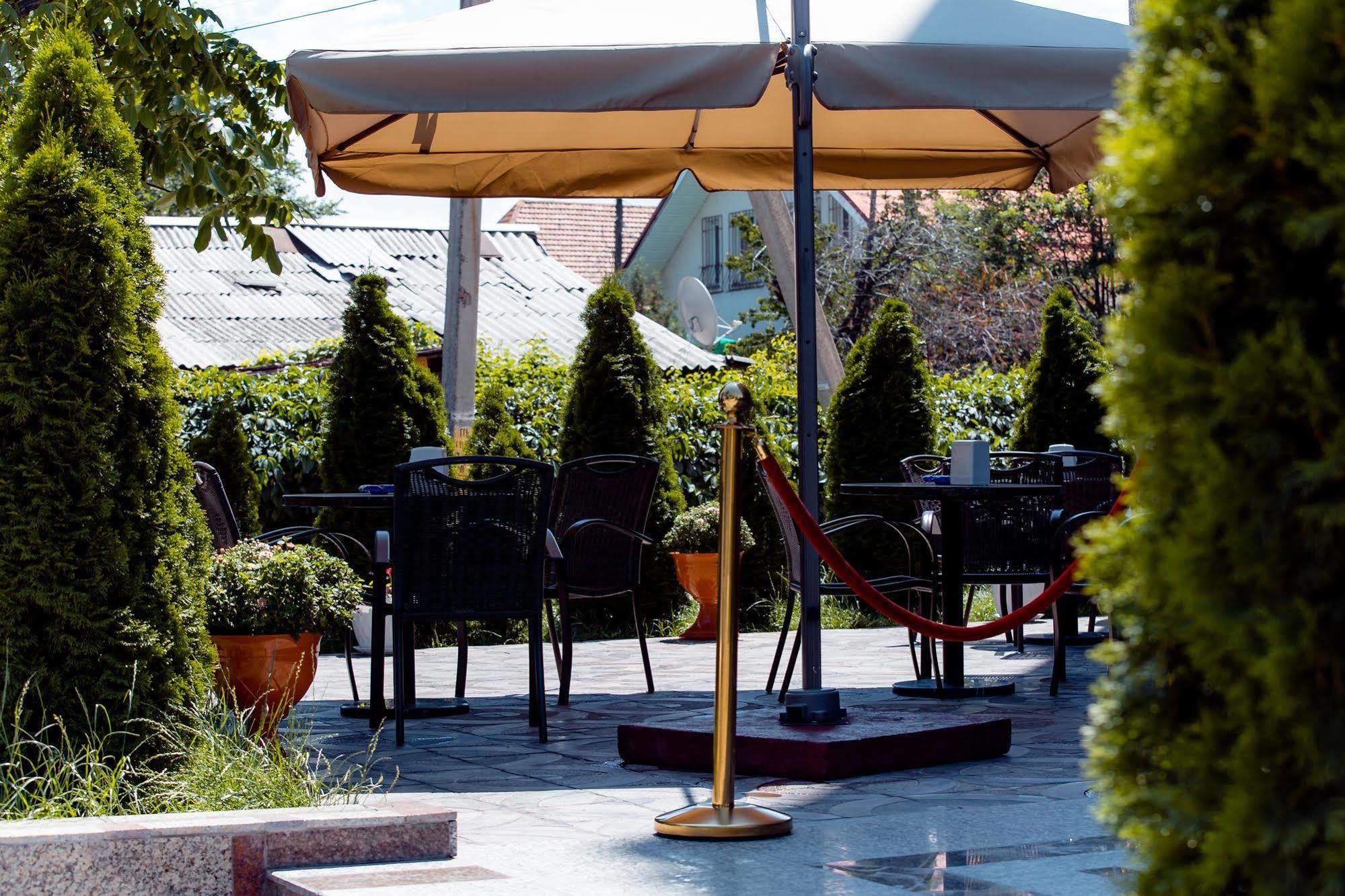 Discovery Hotel Bișkek Exterior foto